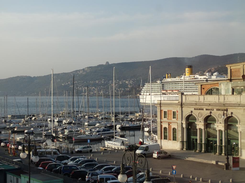 Piazza Venezia Le Camere Trieste Exteriör bild