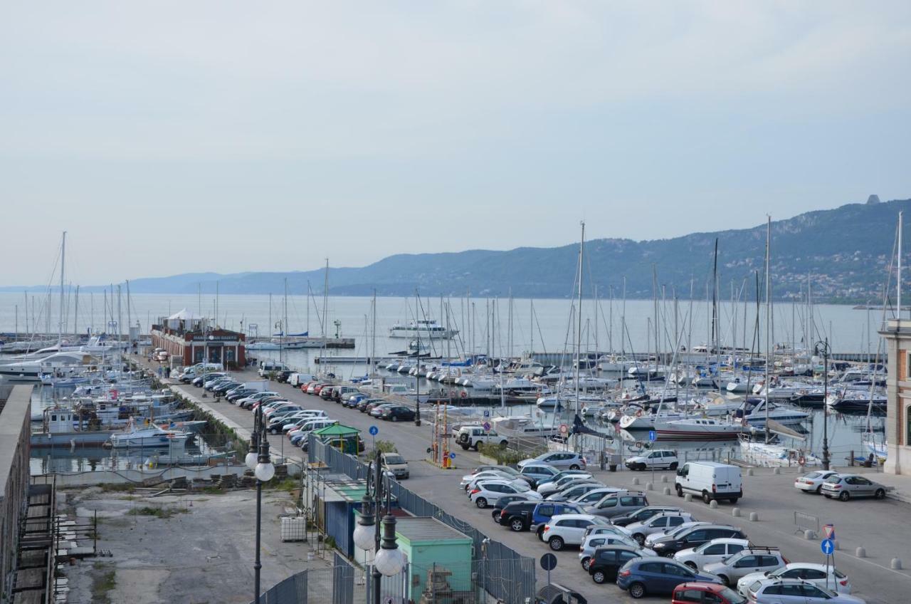 Piazza Venezia Le Camere Trieste Exteriör bild